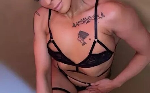Laura* geile Milf