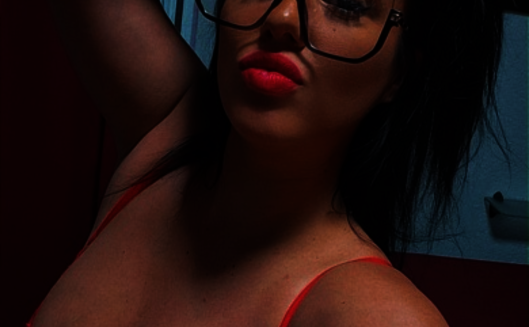 Ella ( 27 )